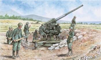 Italian 90/53 Gun with servant