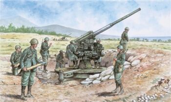 Italian 90/53 Gun with servant